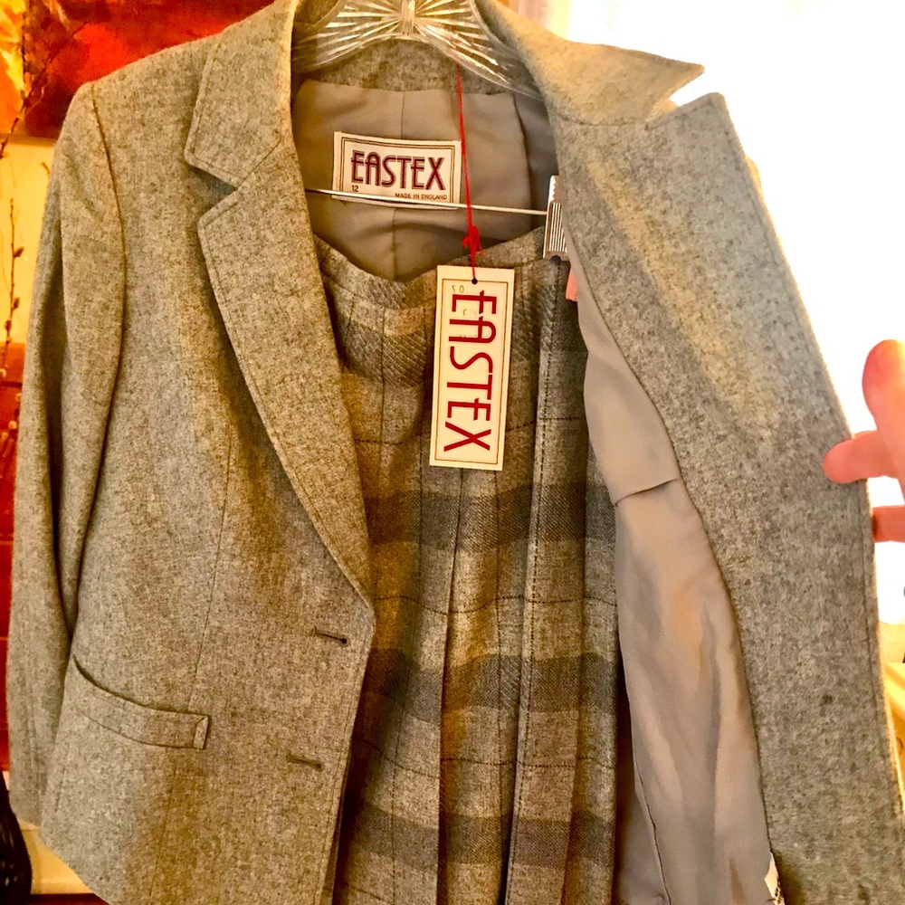COPY - NWT from Ireland. Soft wool blend suit. Vintage. Gray/Pearl. Size 12s
